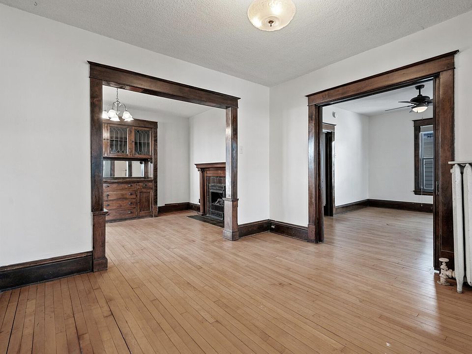 1st image of 1045 23rd Ave SE #1