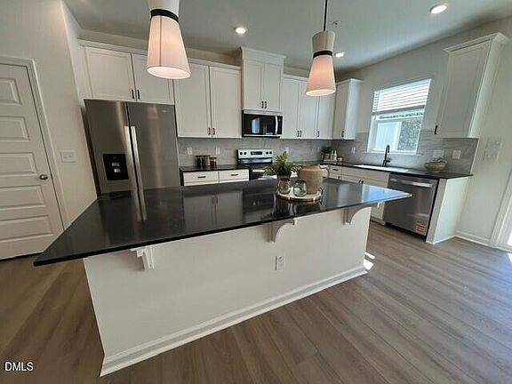 2nd image of 117 Gamay Dr