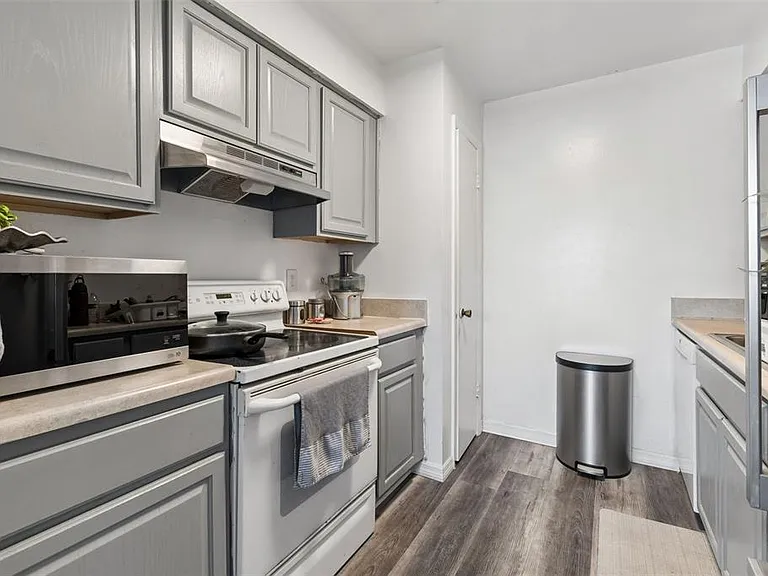 7210 N Manhattan Ave #523 — Photo 4