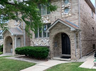 6202 W 55th St #2, Chicago, IL 60638