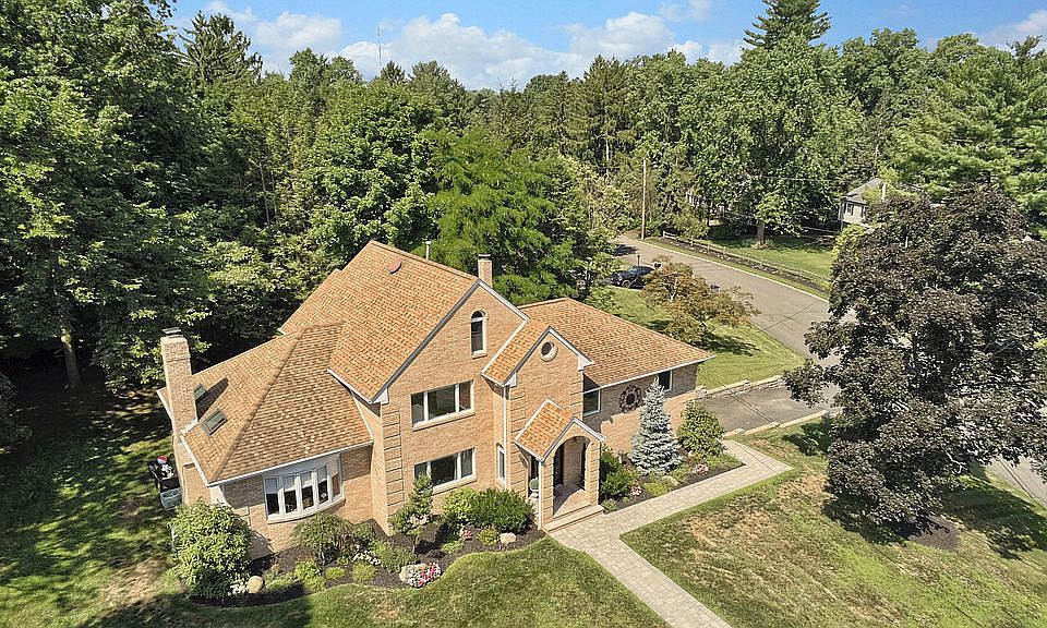 1st image of 121 Green Knolls Dr