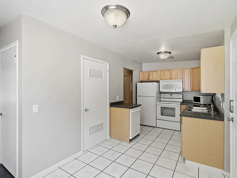 2125 Polk Ave — Photo 5