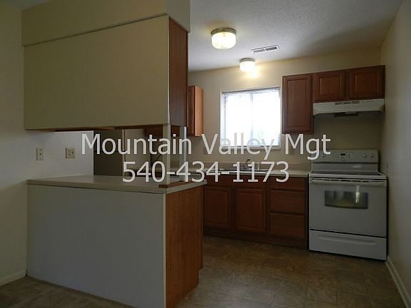 5th image of 7 Holly Ct APT A