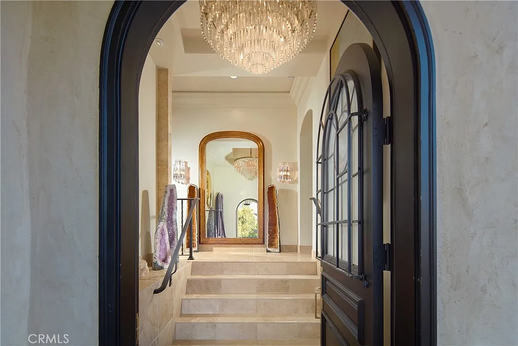 5 bed, 4.5 bath, 3719 sqft, $80,000 — Photo 2
