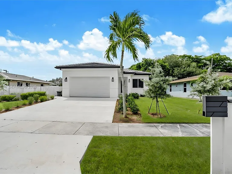 2962 NW 10th Ct — Photo 5