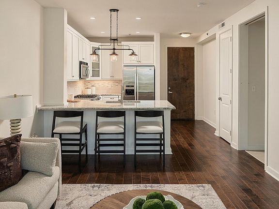 5th image of 200 Manufacturers Rd APT 619