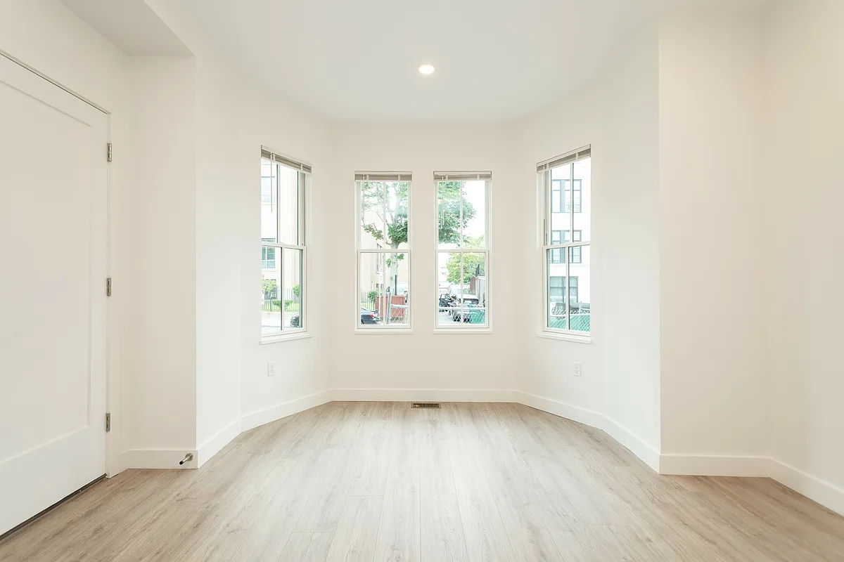 Building Photo - 1472 Tremont St #2