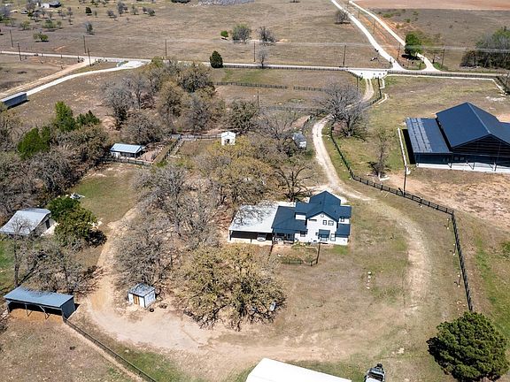 3rd image of 359 N County Line Rd