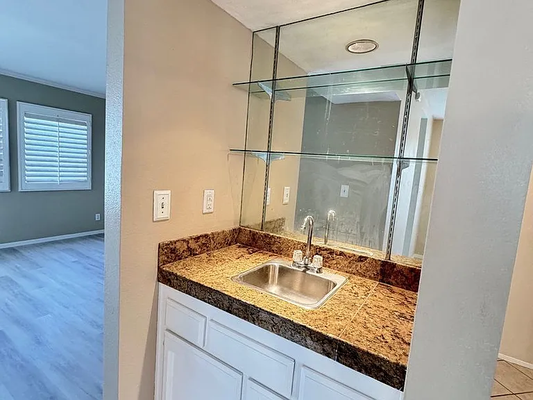694 Warwick Ave — Photo 8