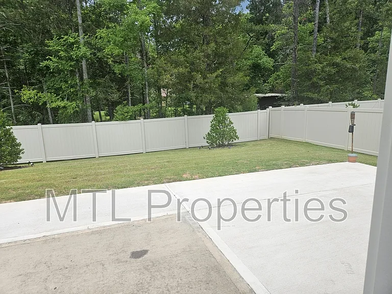 195 Bezelle Ave — Photo 23