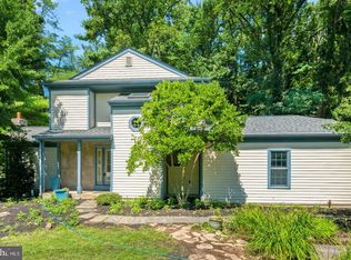 902 Fairway Dr, Malvern, PA 19355