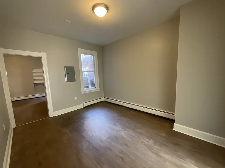 164 S Pine St — Photo 3