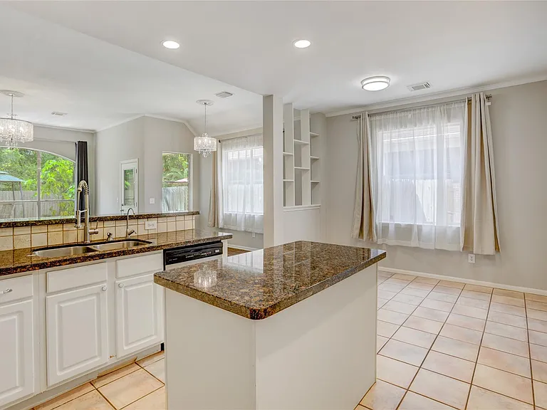 35 Tranquil Glade Pl — Photo 15