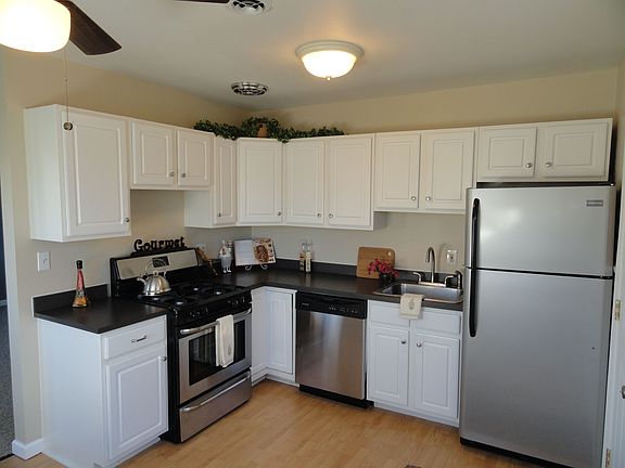 Remodeled kitchen with new appliances!