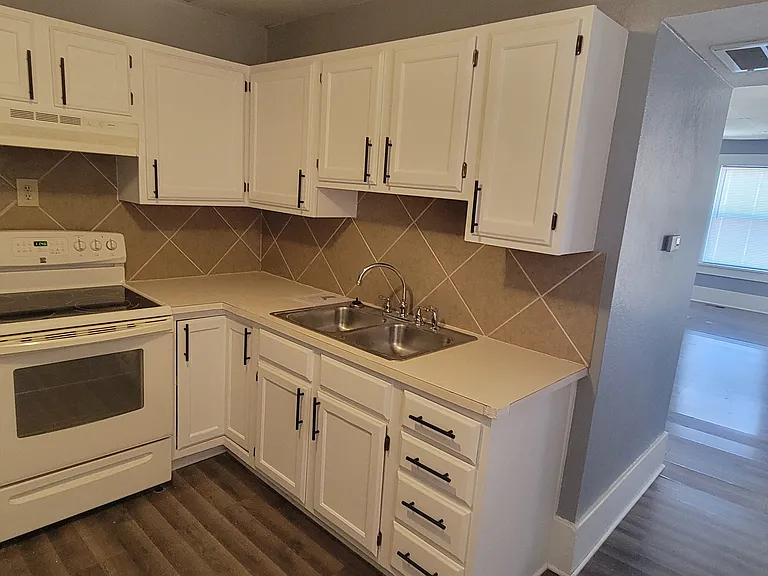522 School St — Photo 4