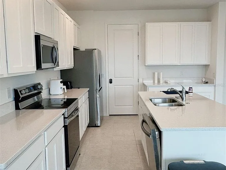 1832 Sanibel Dr — Photo 6