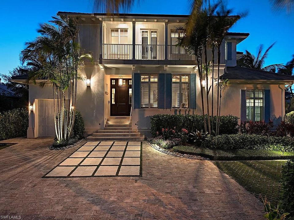 1st image of 400 Gulf Shore Blvd S