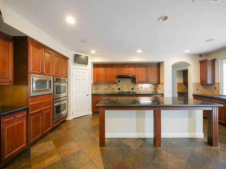 4215 Jameson Cir — Photo 8