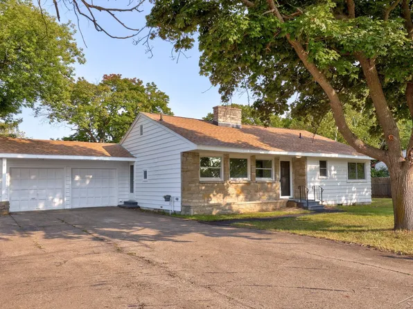 1910 S Outer Dr, Saginaw, MI 48601