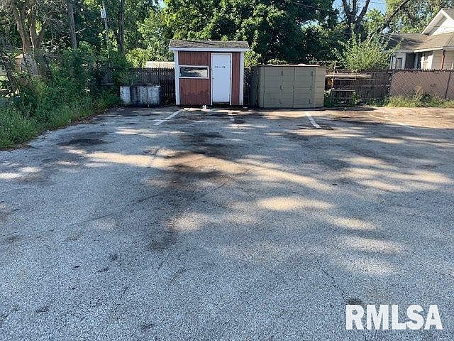 2nd image of 2200 S 9th St