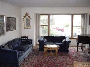 25 Sherwood Dr, Plainview, NY 11803