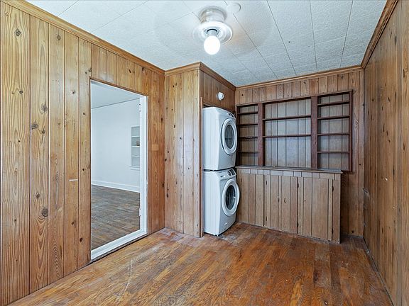 4th image of 1710 Bellevue Way