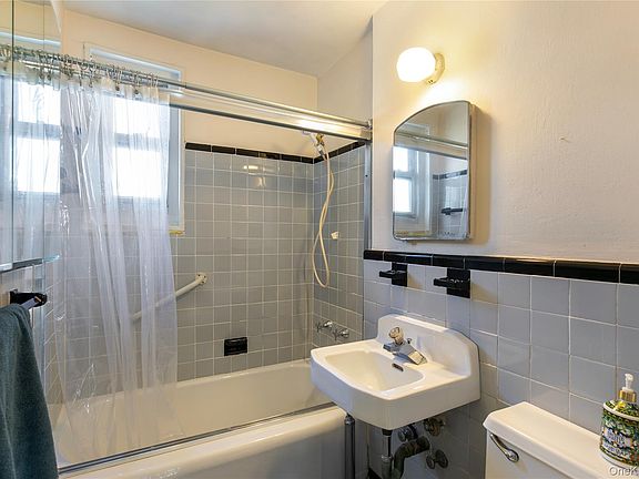 5th image of 255-14 61st Ave #14