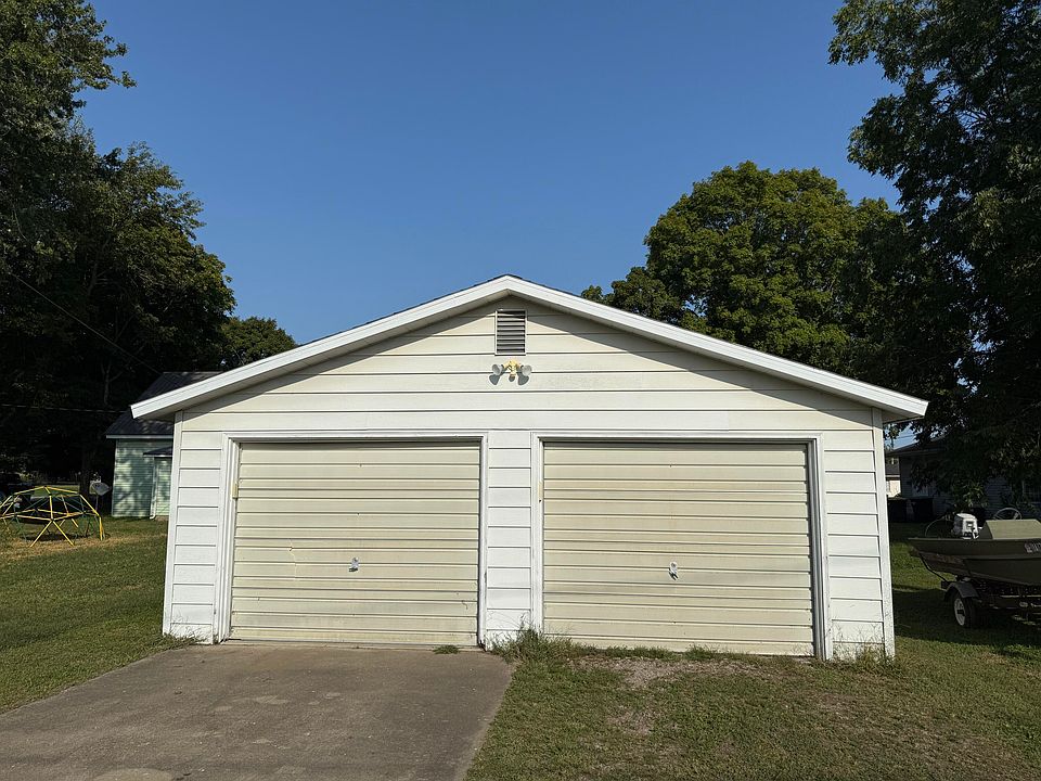 2nd image of 609 S Main St