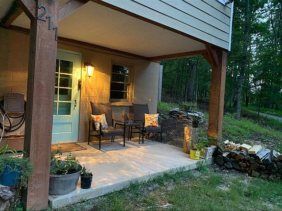 4th image of 211 Dogwood Ln
