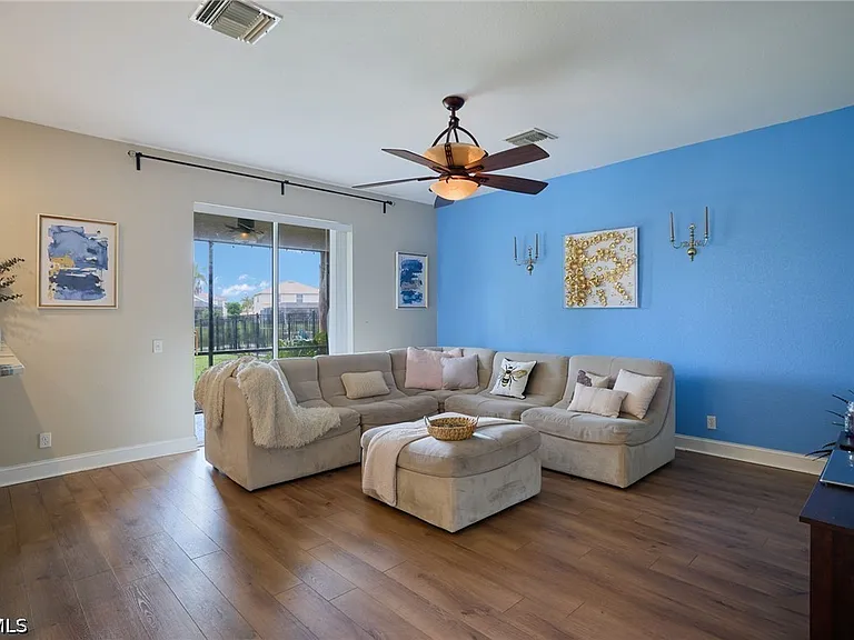 2059 Willow Branch Dr — Photo 3