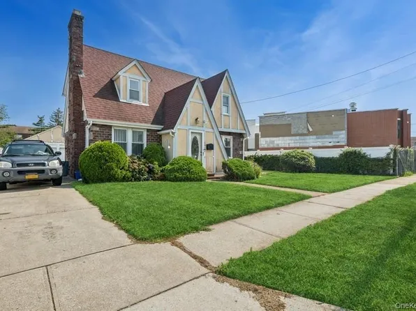 194 Maplewood Avenue, Hempstead, NY 11550