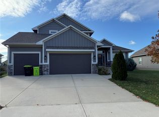 516 SE Linden Dr, Blue Springs, MO 64014