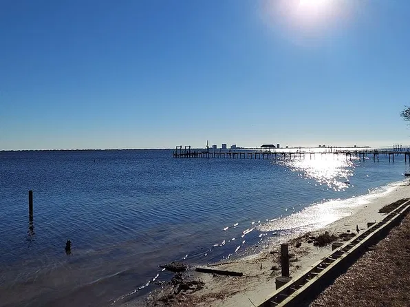 2959 Bay St, Gulf Breeze, FL 32563