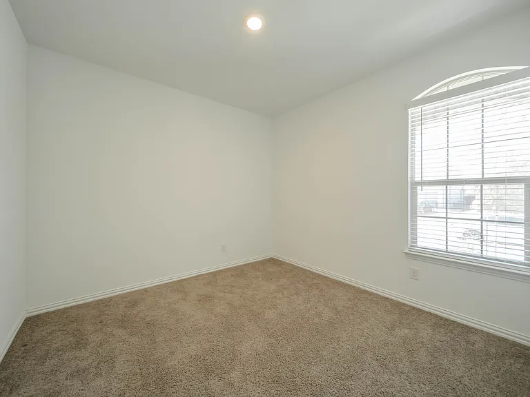 5929 Priory Dr — Photo 10