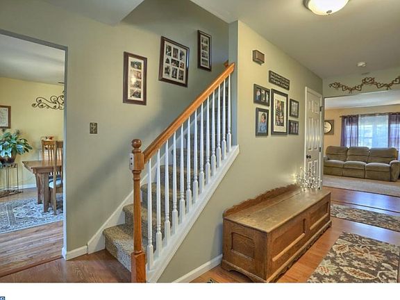2nd image of 306 Independence Ct