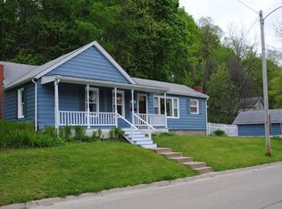 758 Dewey Ave, Galena, IL