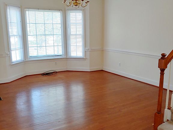 5th image of 105 Hearthstone Ct