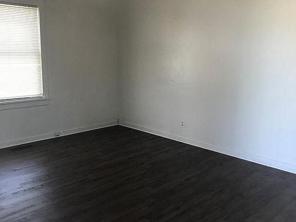 4th image of 510 SE Birch Ave