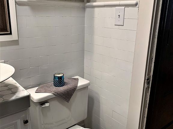 5th image of 3059 N Maryland Ave #40B341188