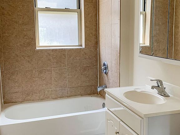 4th image of 5112 N Winchester Ave #2