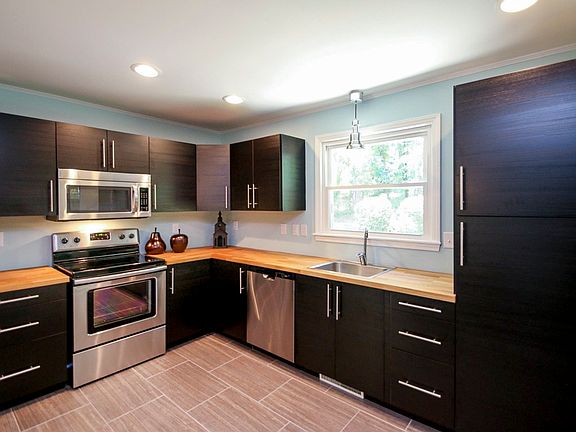 2nd image of 5849 Amity Pl