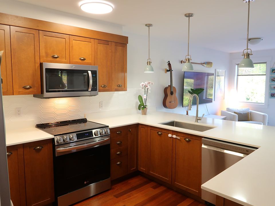 1st image of 414 Gower Point Rd #201