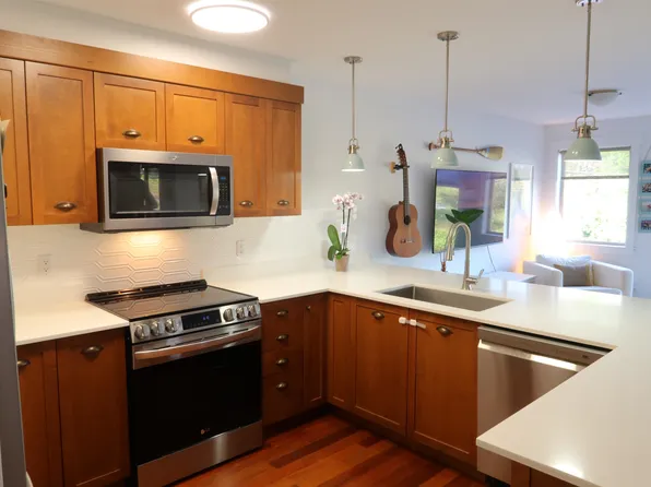 414 Gower Point Rd #201, Gibsons, BC V0N 1V0