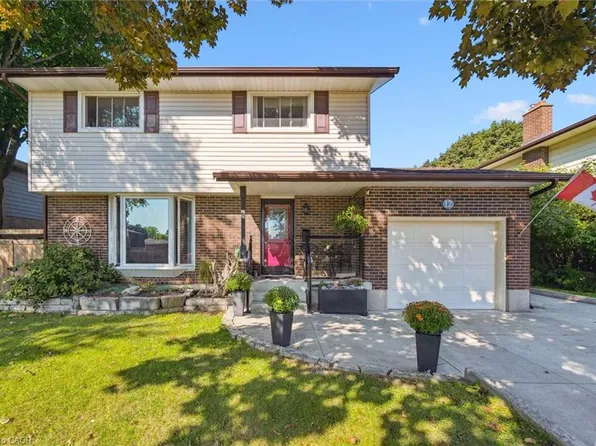 12 Westbury Cres, Cambridge, ON N3C 3G2