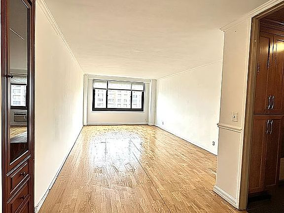4th image of 185 Hall St APT 1517