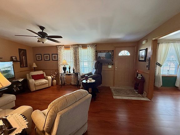5th image of 33 Copperfield Dr #128