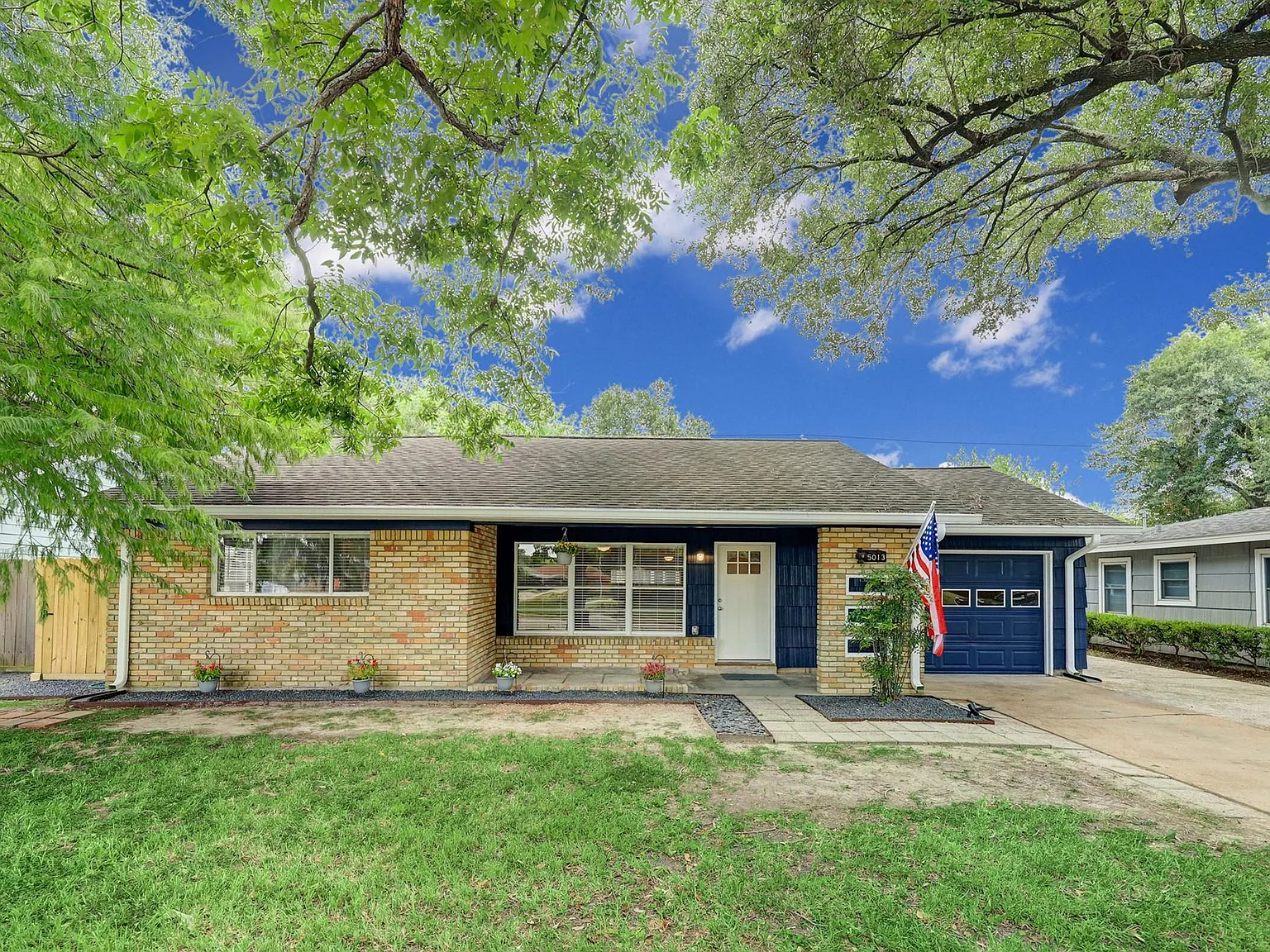 3 bed, 2.0 bath, 1497 sqft, $2,175 — Photo 1