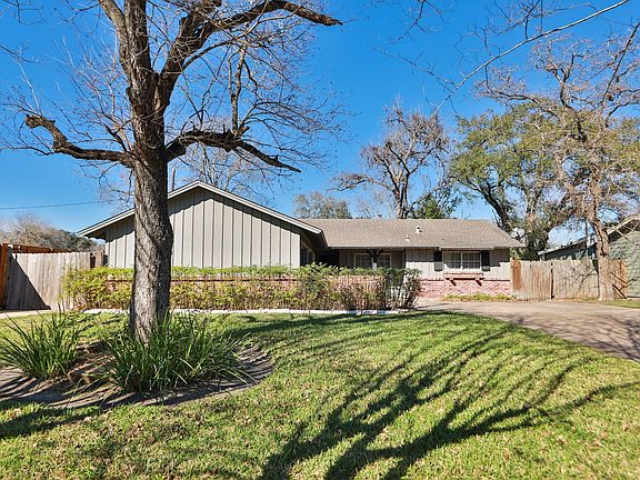 3rd image of 7158 Sharpview Dr