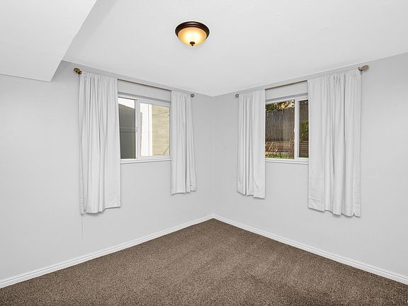4th image of 2627 S Jasper St #2