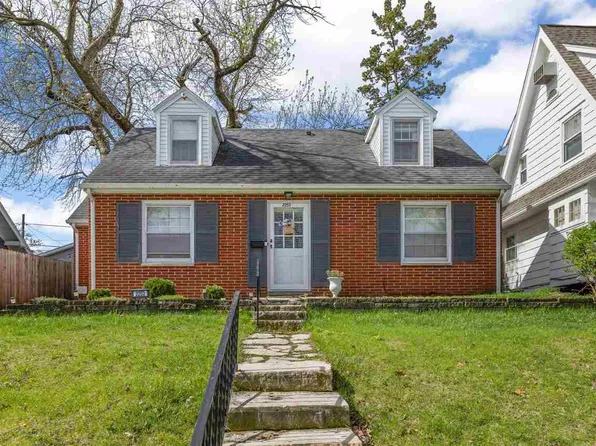 2253 Meadowbrook Dr SE, Cedar Rapids, IA 52403